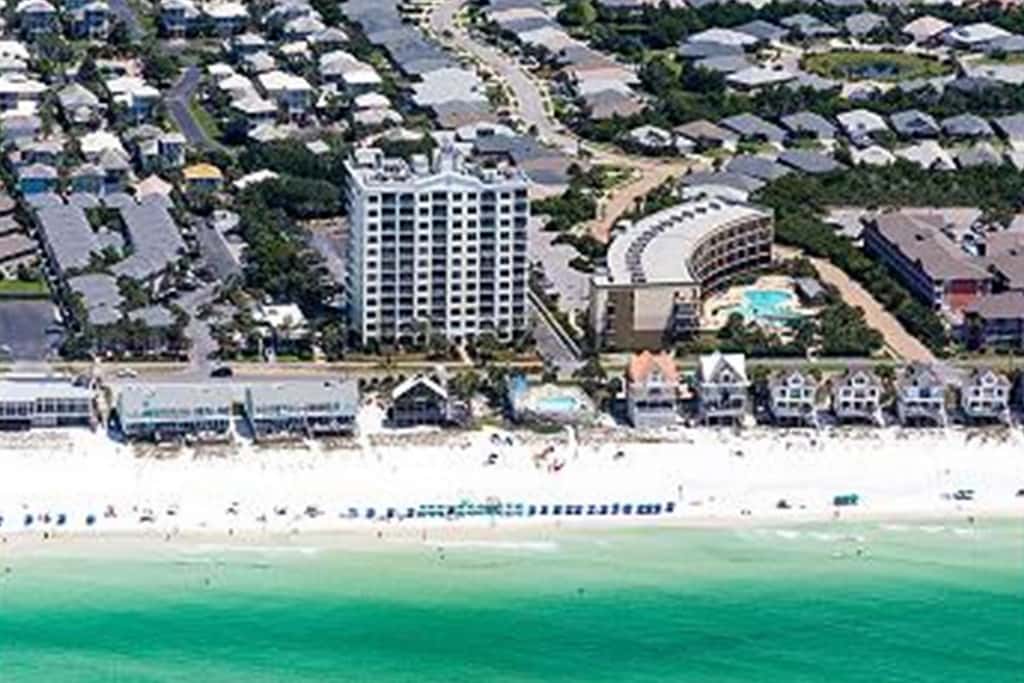 Beautiful and spacious condo with shared pool & beach access