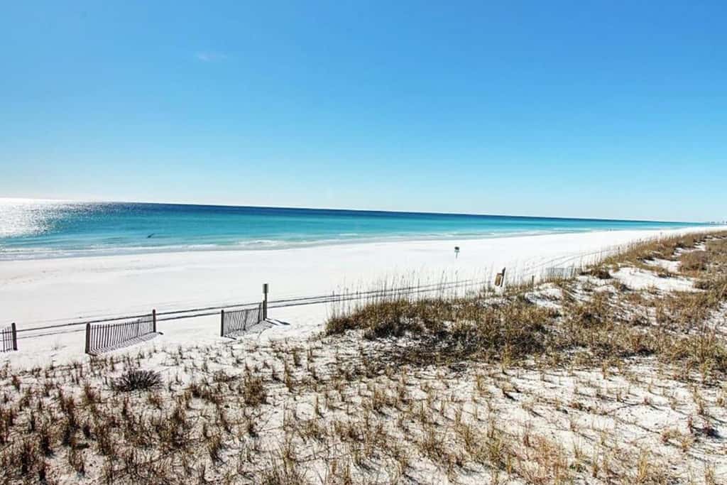 Beautiful and spacious condo with shared pool & beach access
