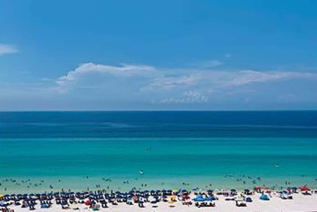 Beautiful and spacious condo with shared pool & beach access