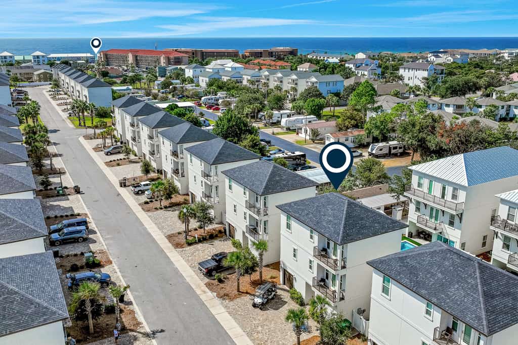 Luxury home near beach with bikes  - dog-friendly