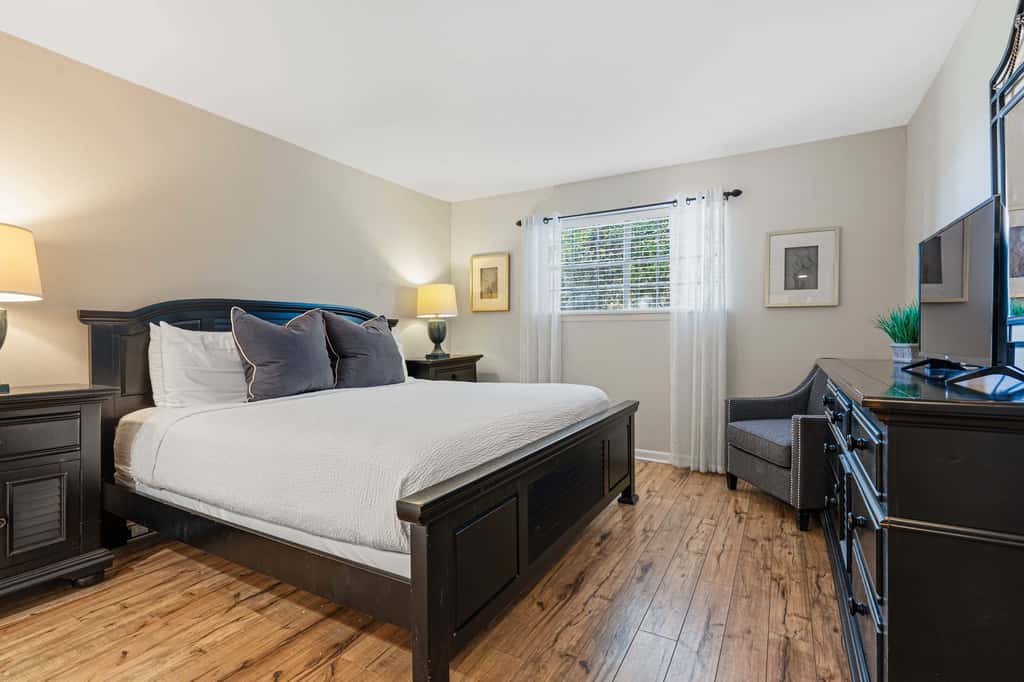 Sunny Seascape Condo with Spacious Balcony - Pools, Golf & Tennis
