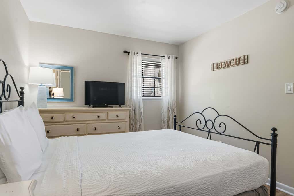 Sunny Seascape Condo with Spacious Balcony - Pools, Golf & Tennis