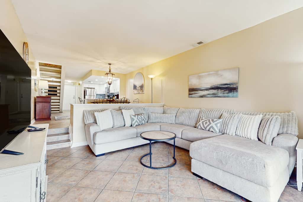 Waterfront townhome with pools, tennis & beach access