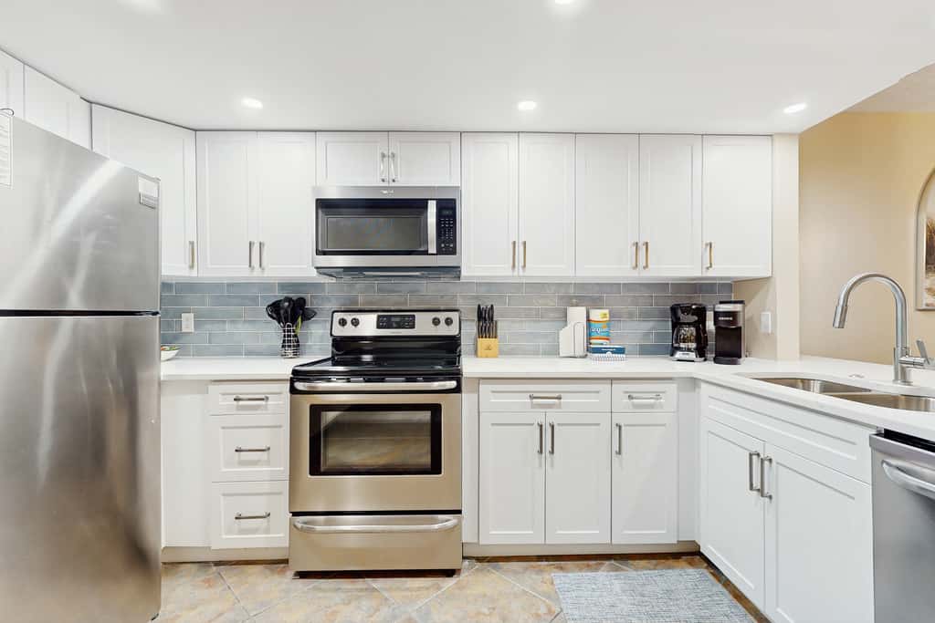 Waterfront townhome with pools, tennis & beach access