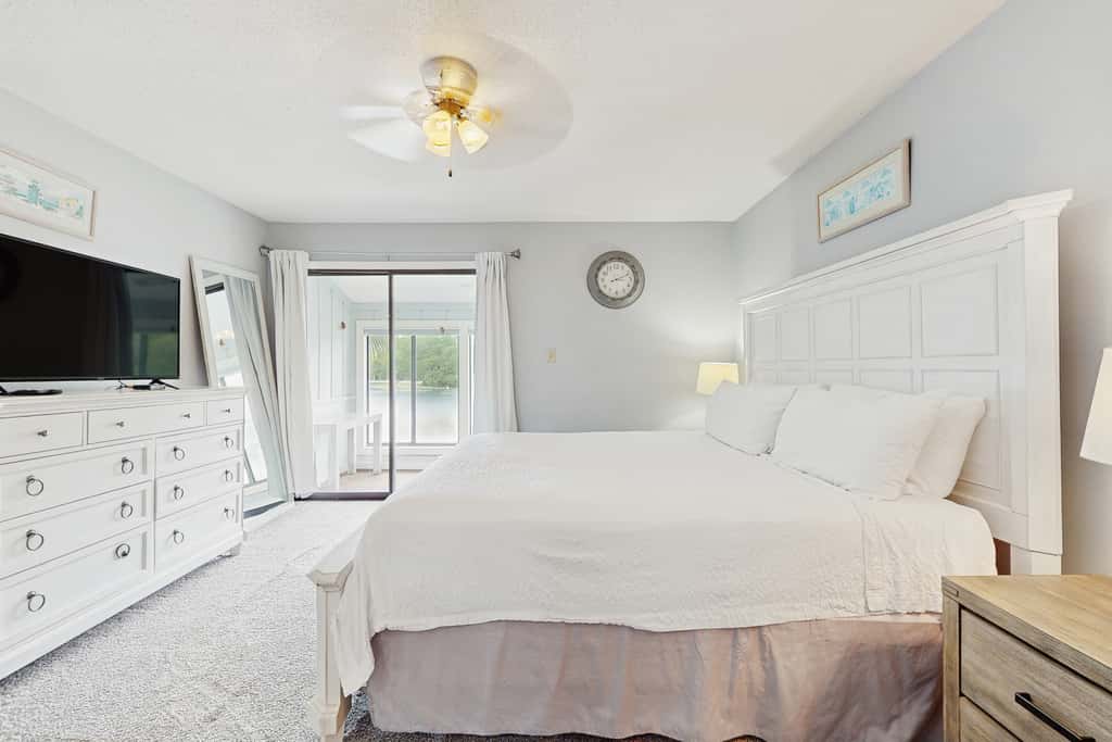 Waterfront townhome with pools, tennis & beach access