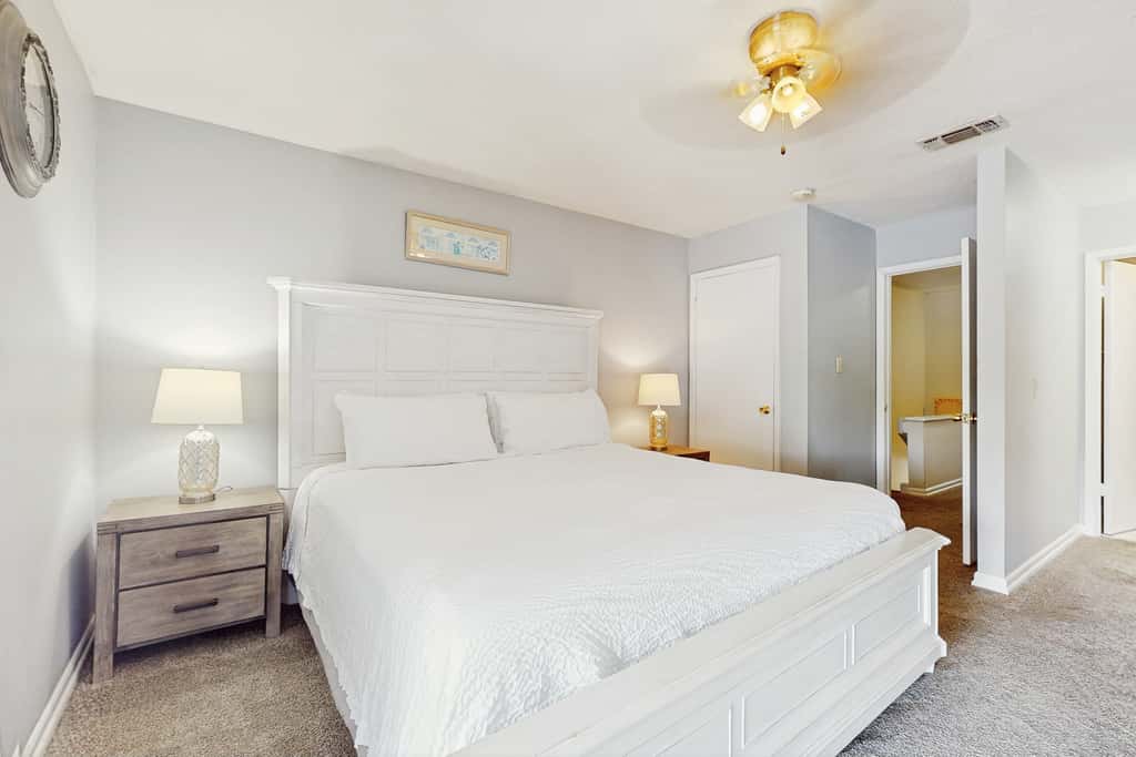 Waterfront townhome with pools, tennis & beach access