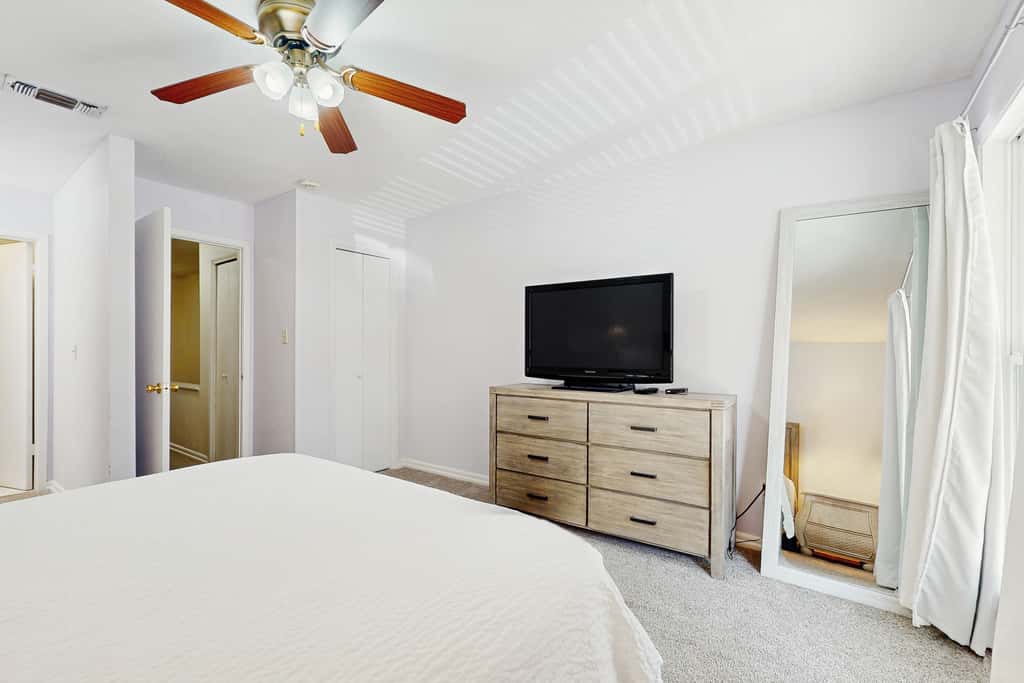 Waterfront townhome with pools, tennis & beach access