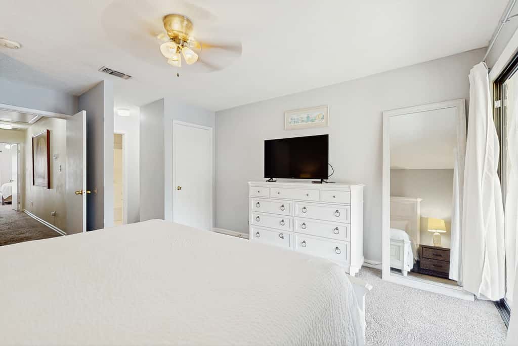 Waterfront townhome with pools, tennis & beach access