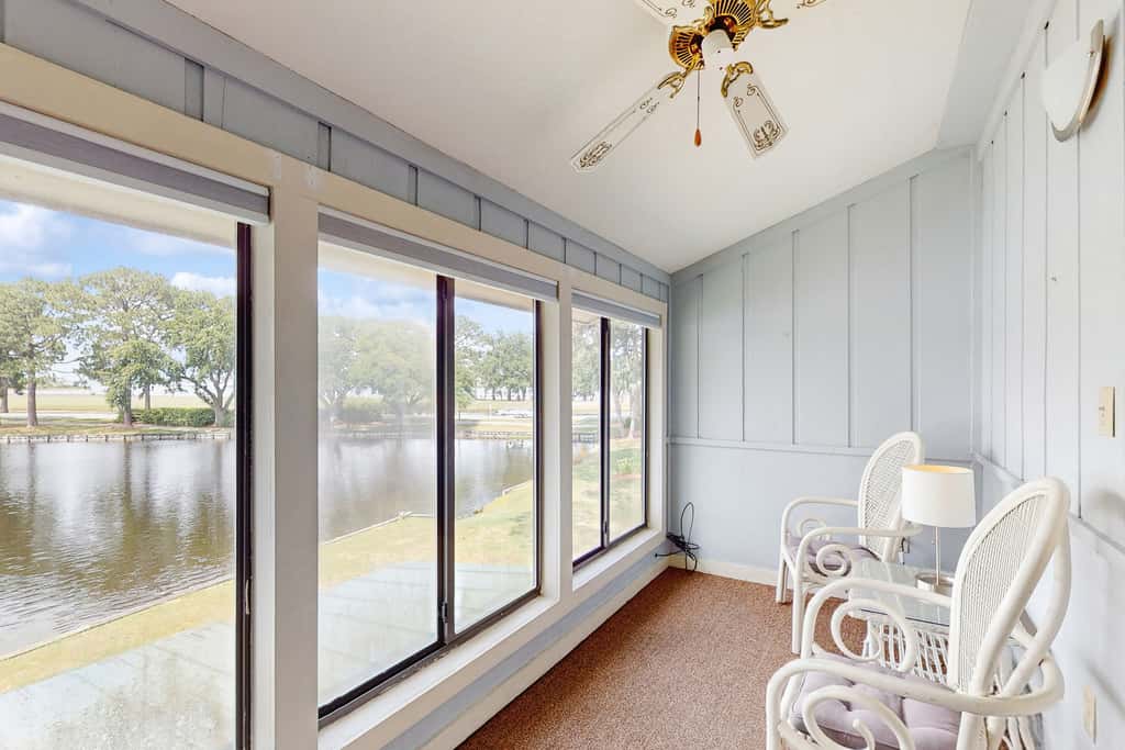 Waterfront townhome with pools, tennis & beach access