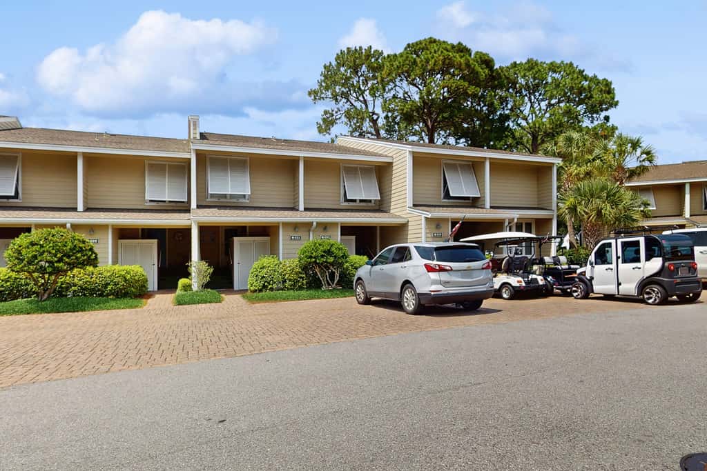 Waterfront townhome with pools, tennis & beach access
