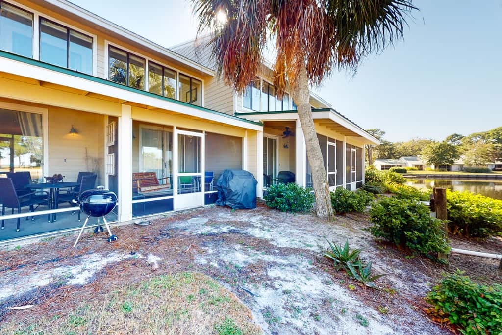 Waterfront townhome with pools, tennis & beach access