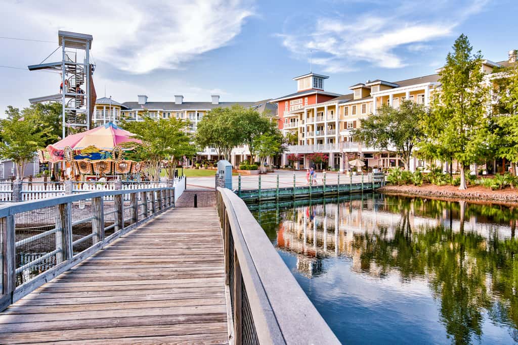 Waterfront townhome with pools, tennis & beach access