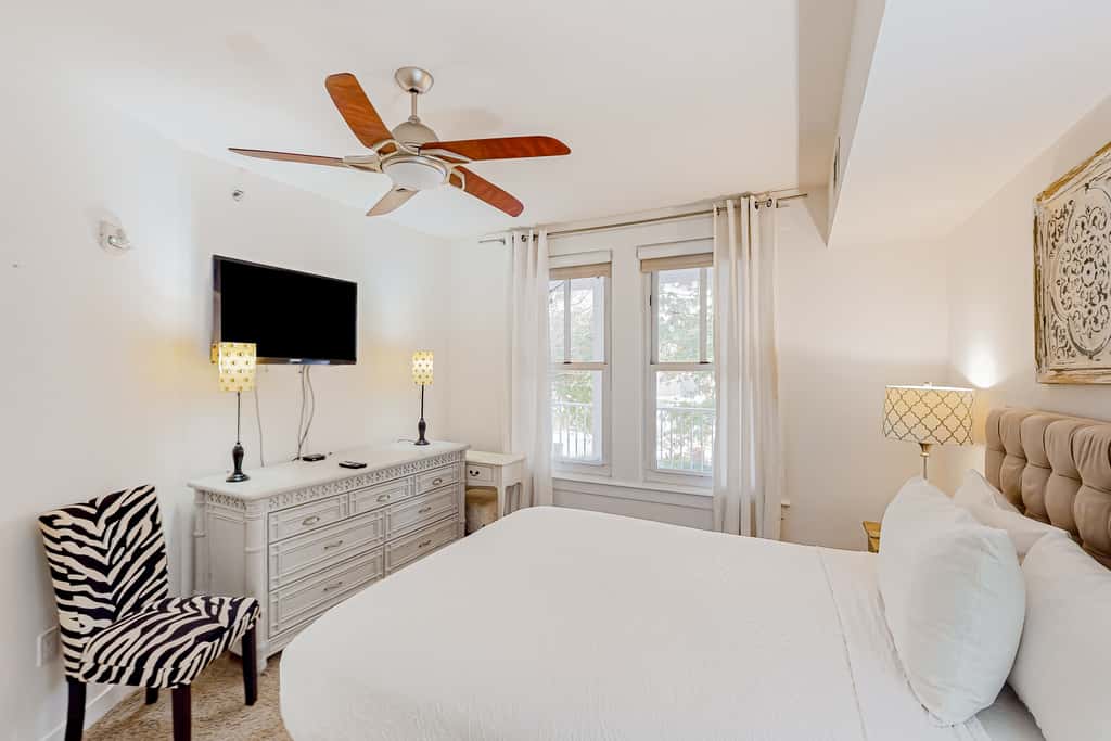 Elegant condo at the Village of Baytowne Wharf with pool, hot tub, & tennis
