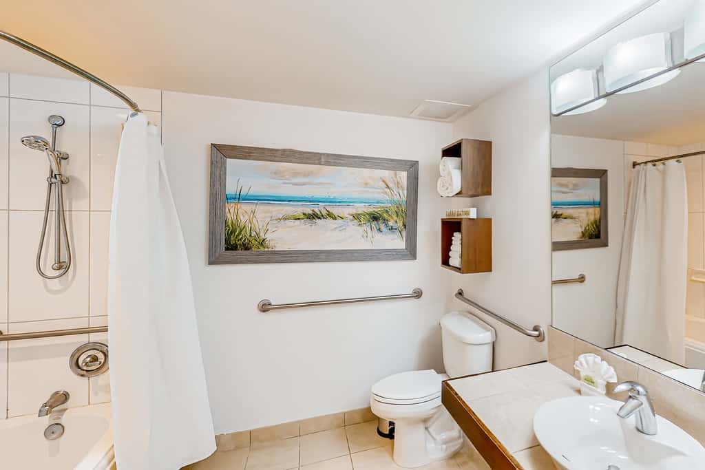 Elegant condo at the Village of Baytowne Wharf with pool, hot tub, & tennis