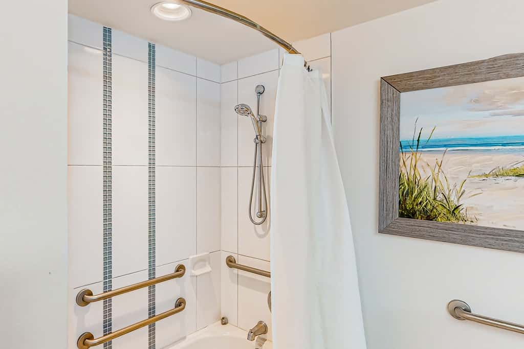 Elegant condo at the Village of Baytowne Wharf with pool, hot tub, & tennis