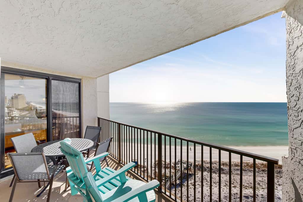 Gulf-front condo with balcony, ocean view, W&D, pool, hot tub & tennis