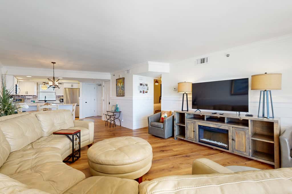 Gulf-front condo with balcony, ocean view, W&D, pool, hot tub & tennis