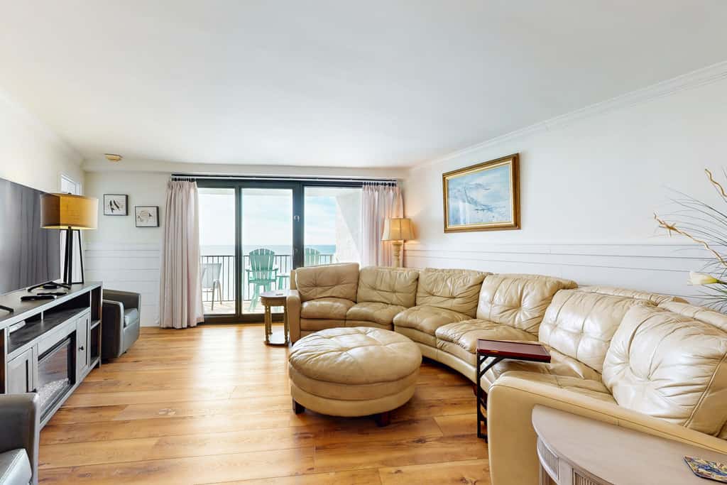 Gulf-front condo with balcony, ocean view, W&D, pool, hot tub & tennis