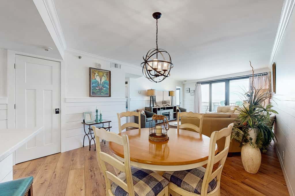 Gulf-front condo with balcony, ocean view, W&D, pool, hot tub & tennis