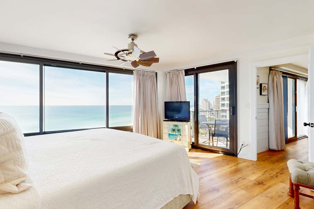 Gulf-front condo with balcony, ocean view, W&D, pool, hot tub & tennis