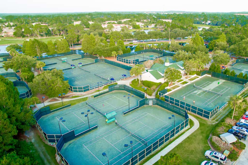 Gulf-front condo with balcony, ocean view, W&D, pool, hot tub & tennis