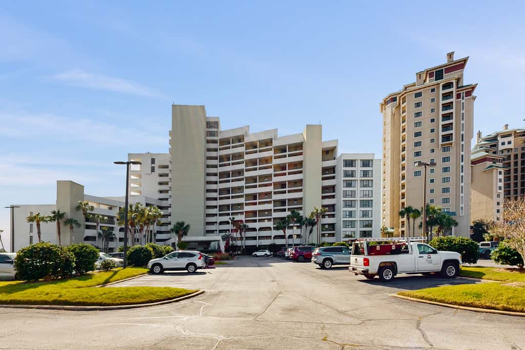 Gulf-front condo with balcony, ocean view, W&D, pool, hot tub & tennis