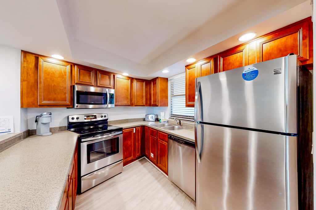 Beautiful beachfront condo with pool, beach tram, tennis, golf, & on-site dining