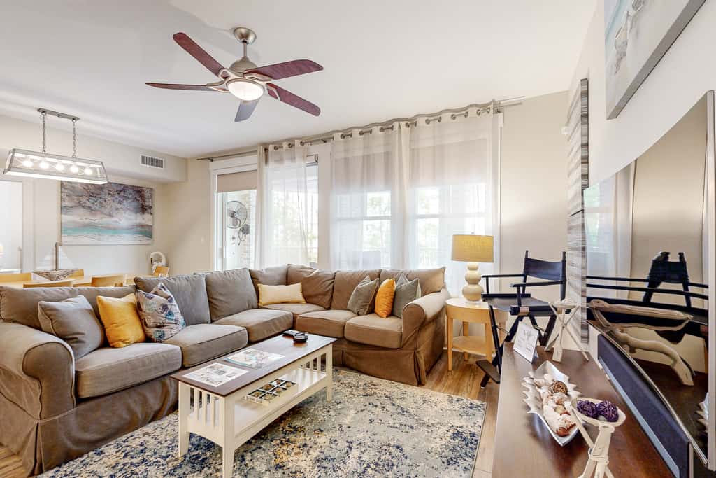 Spacious condo with bay views, renovated pool, hot tub, & beach access!
