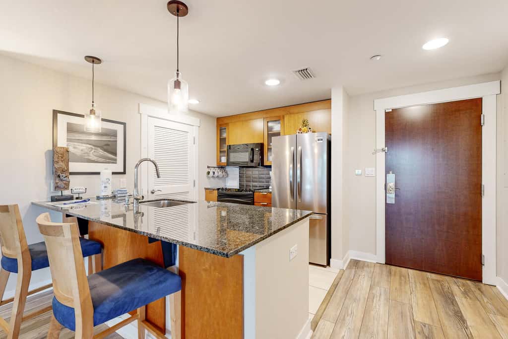 Spacious condo with bay views, renovated pool, hot tub, & beach access!