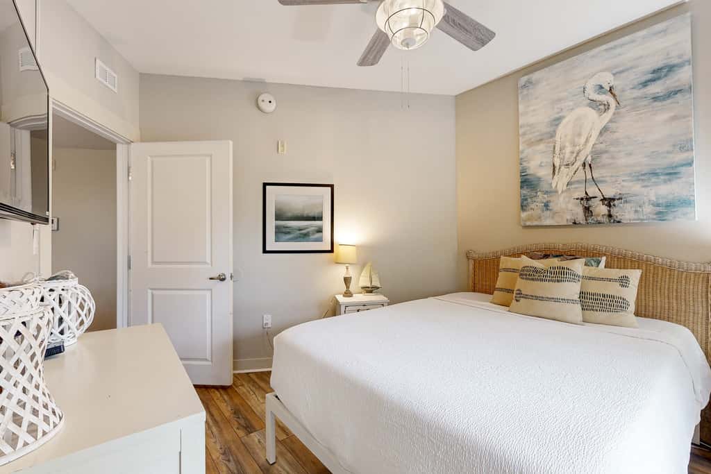 Spacious condo with bay views, renovated pool, hot tub, & beach access!