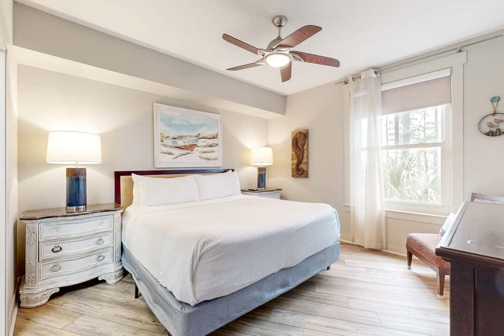 Spacious condo with bay views, renovated pool, hot tub, & beach access!