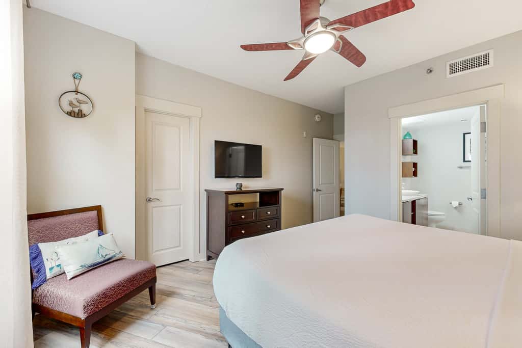 Spacious condo with bay views, renovated pool, hot tub, & beach access!