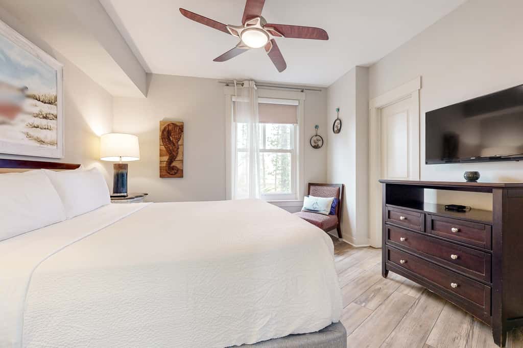Spacious condo with bay views, renovated pool, hot tub, & beach access!