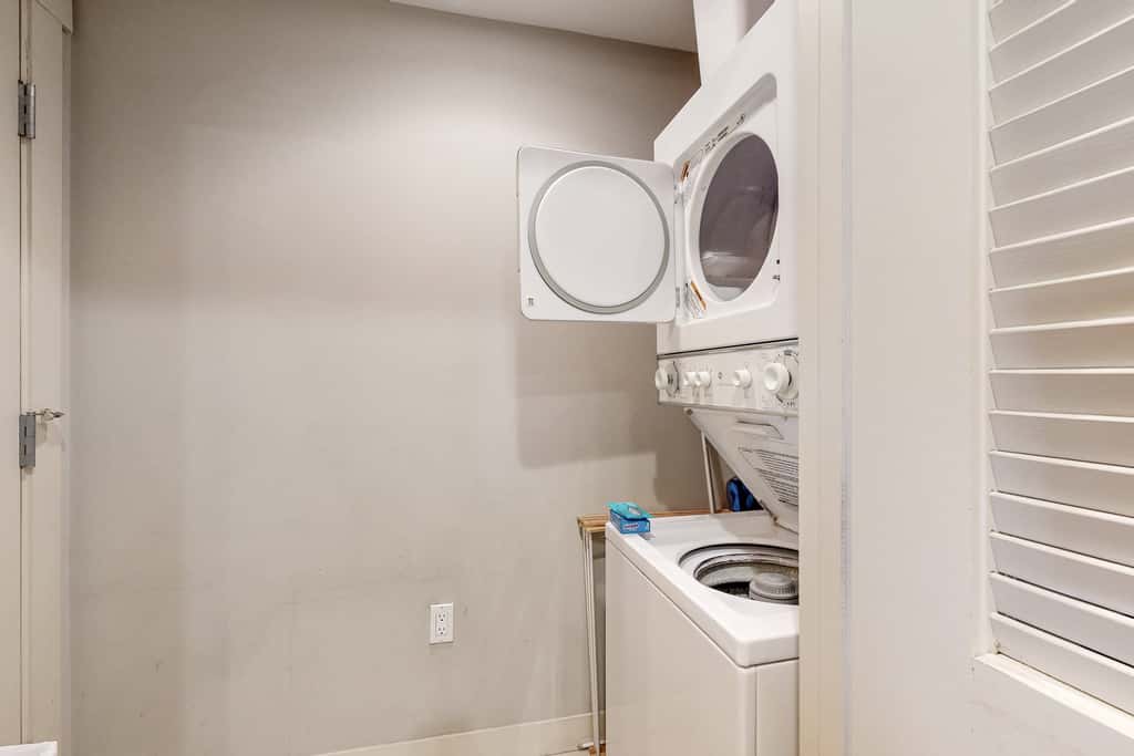 Spacious condo with bay views, renovated pool, hot tub, & beach access!