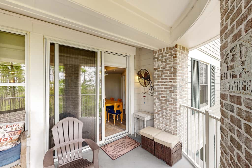 Spacious condo with bay views, renovated pool, hot tub, & beach access!