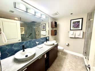 Spacious condo with bay views, renovated pool, hot tub, & beach access!