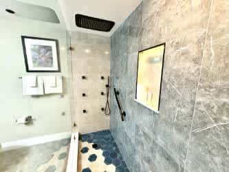 Spacious condo with bay views, renovated pool, hot tub, & beach access!