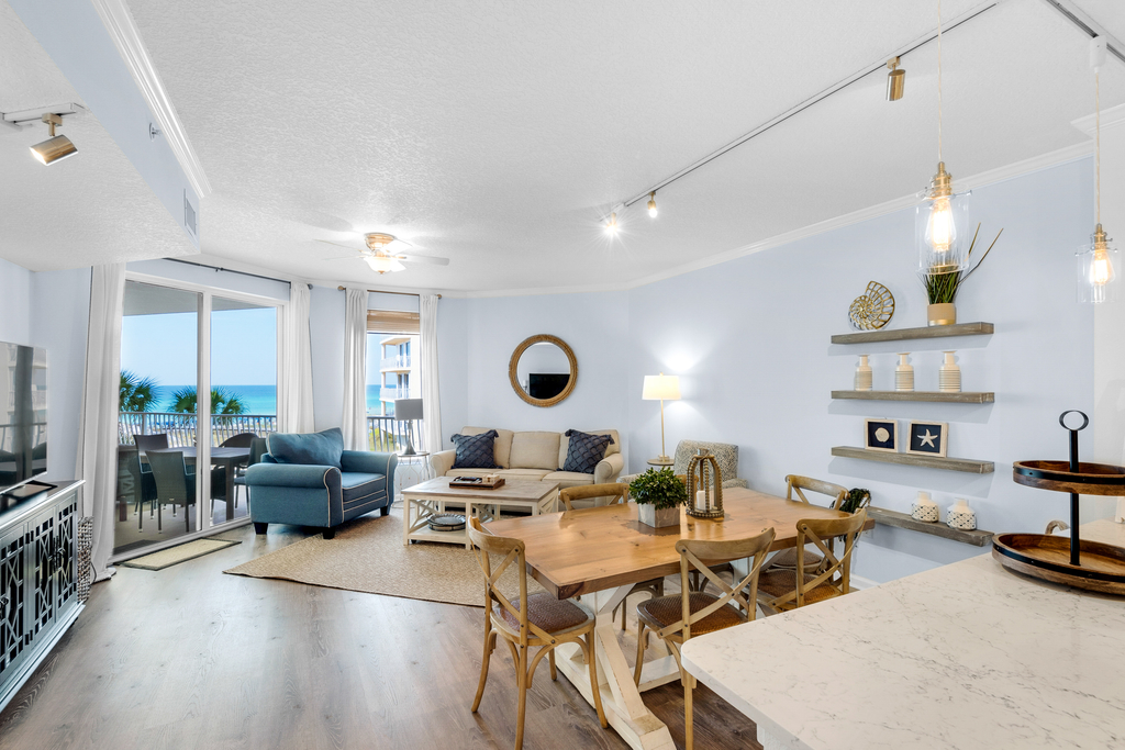 Lovely waterfront condo with balcony, pool, hot tub & pickleball