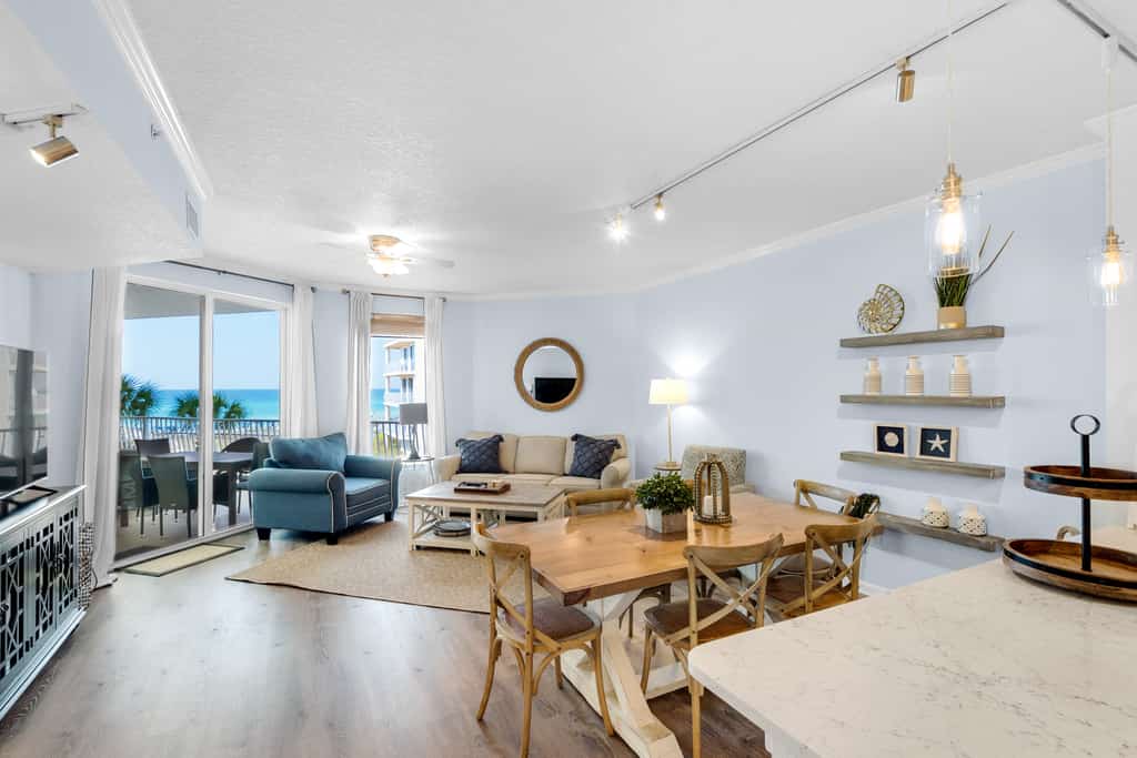 Lovely waterfront condo with balcony, pool, hot tub & pickleball
