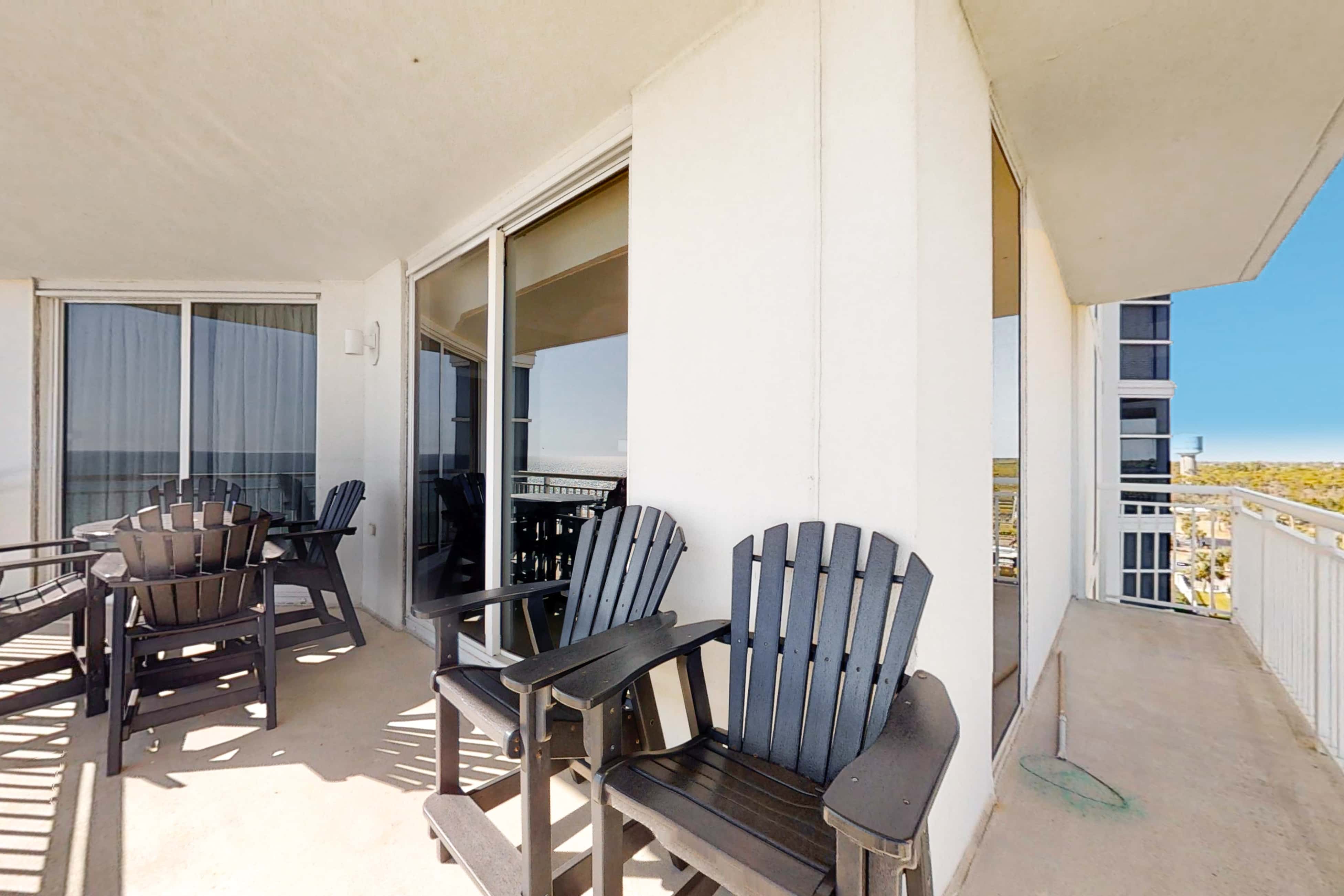 Fifth-Floor, Gulf-Front Condo with Balcony, Beach Access & Shared Pools, Hot Tub