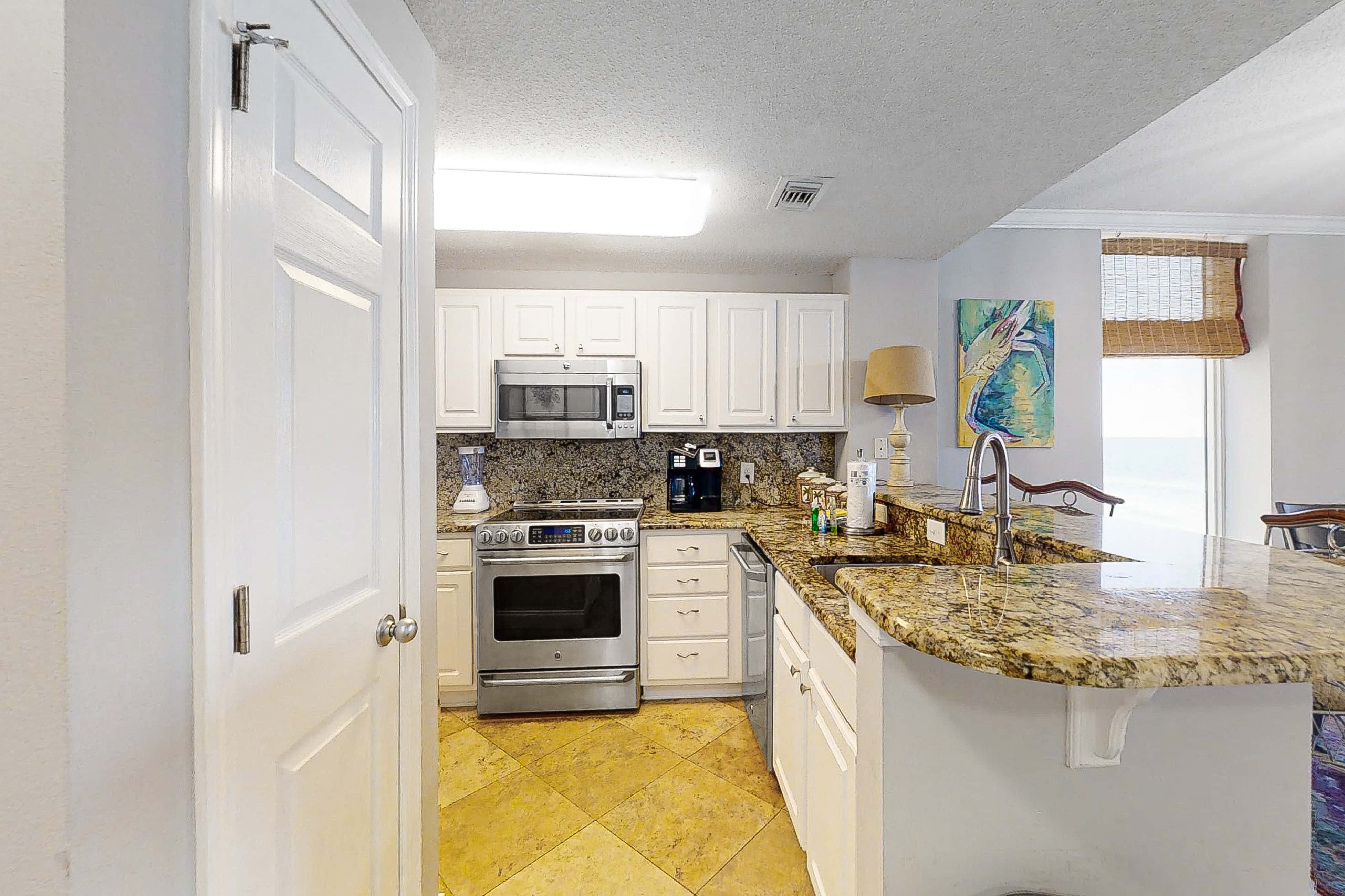 Fifth-Floor, Gulf-Front Condo with Balcony, Beach Access & Shared Pools, Hot Tub