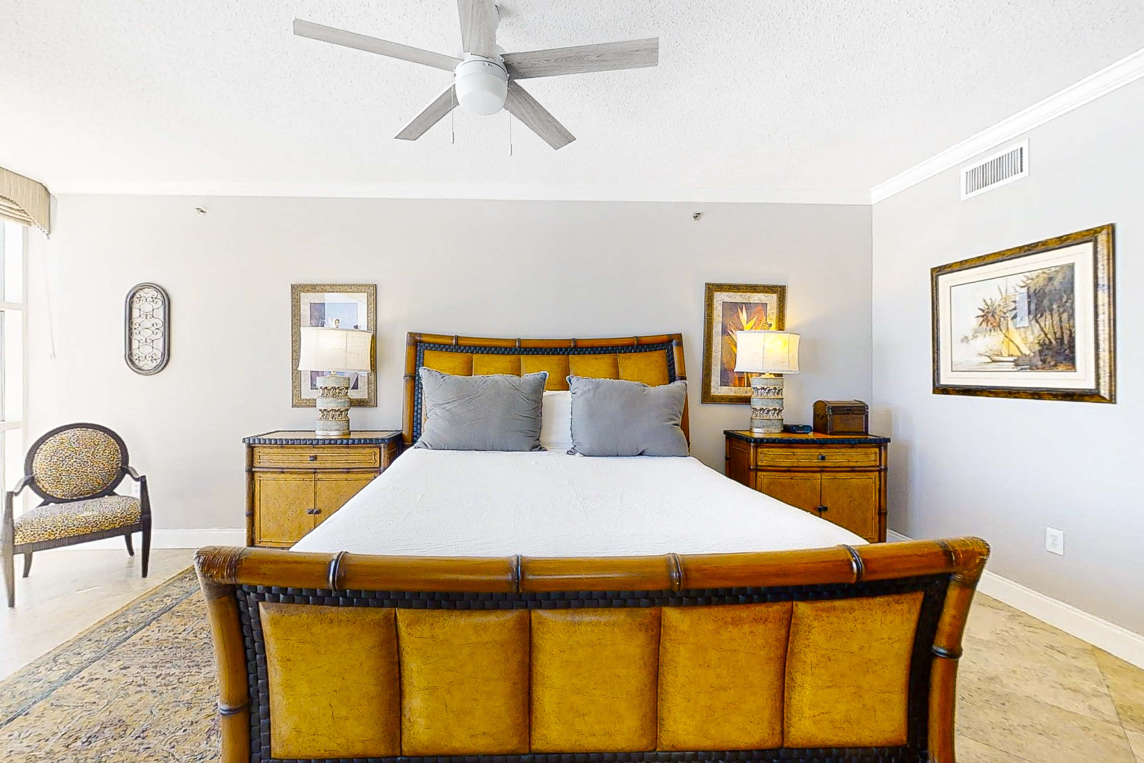 Fifth-Floor, Gulf-Front Condo with Balcony, Beach Access & Shared Pools, Hot Tub