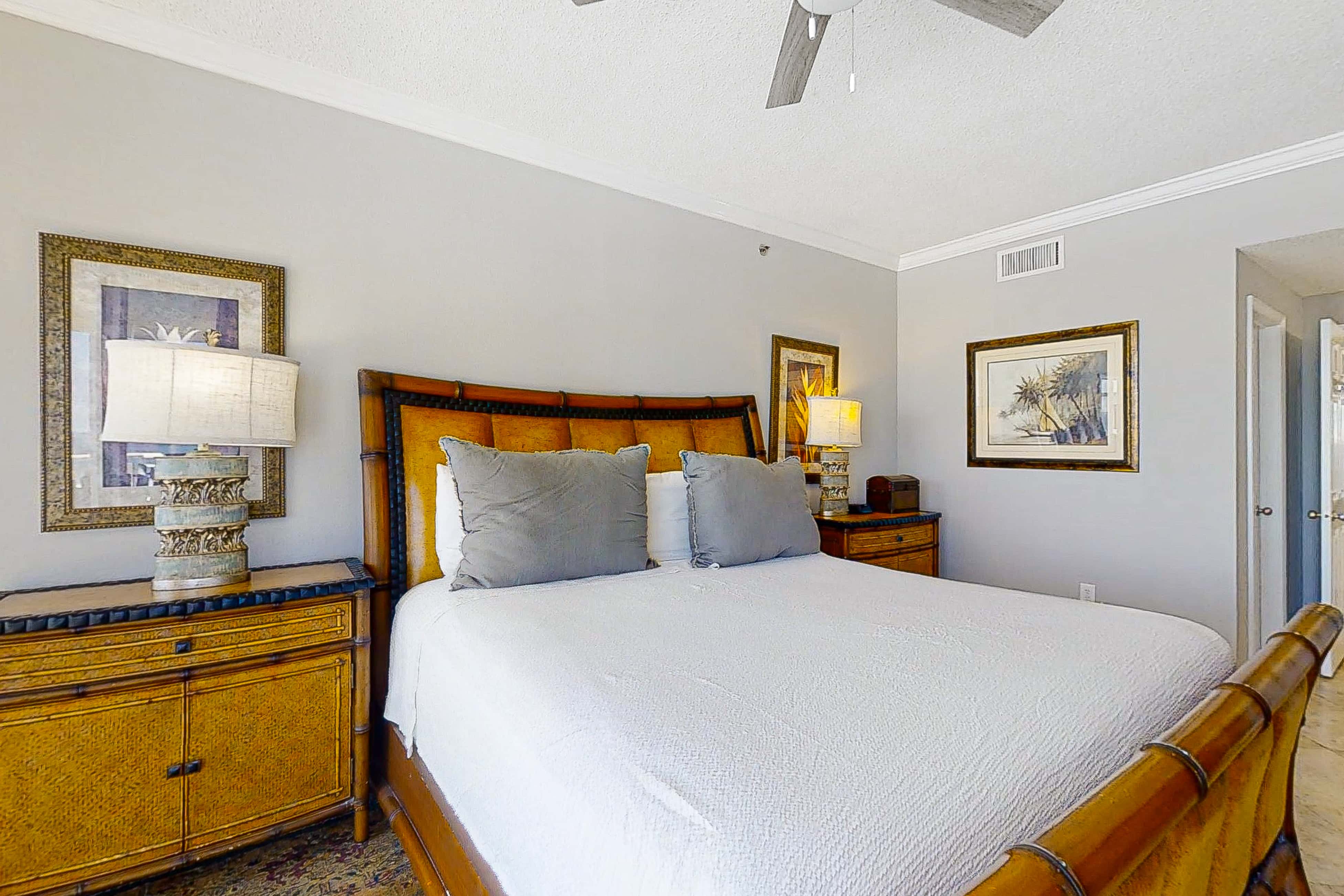Fifth-Floor, Gulf-Front Condo with Balcony, Beach Access & Shared Pools, Hot Tub