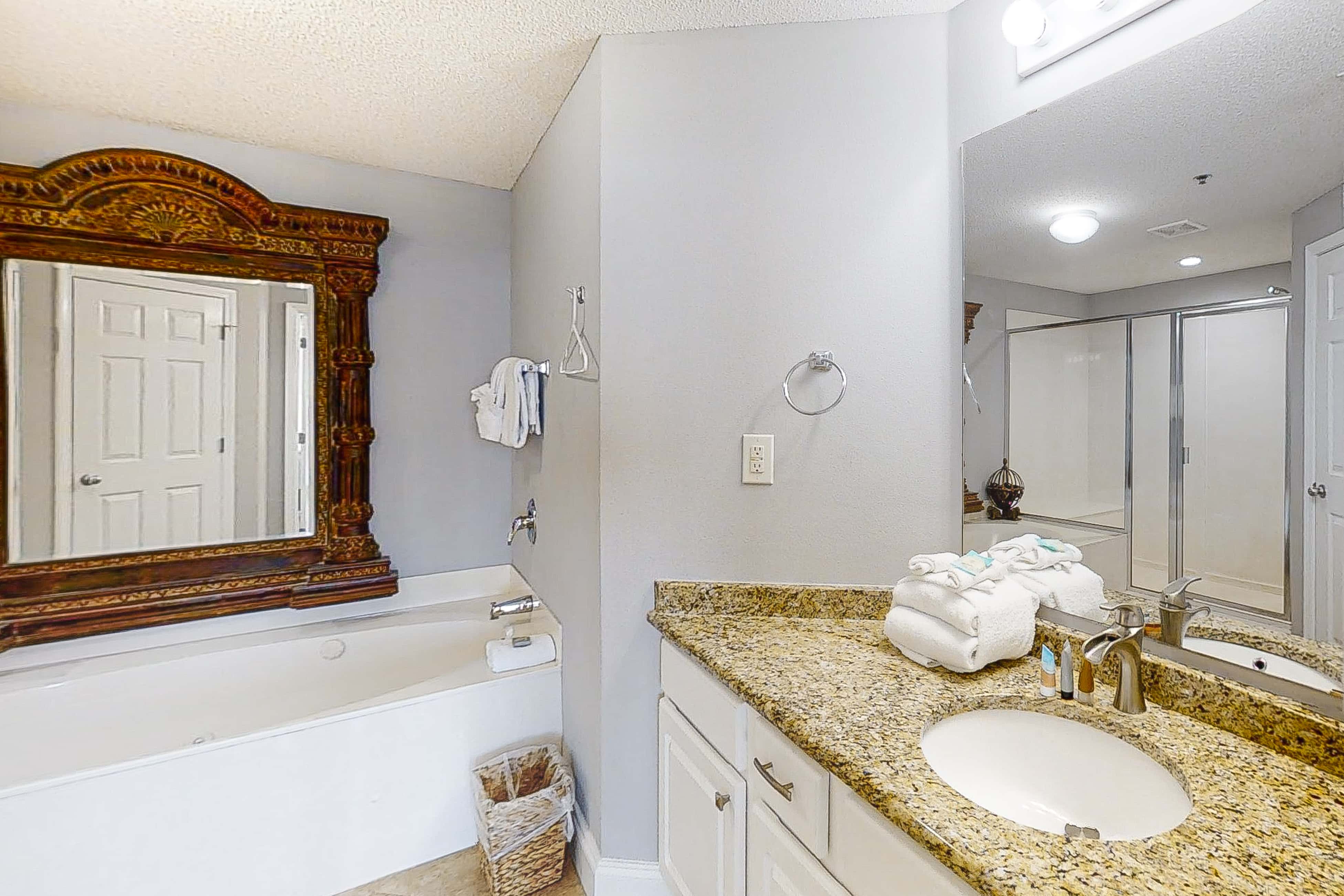 Fifth-Floor, Gulf-Front Condo with Balcony, Beach Access & Shared Pools, Hot Tub