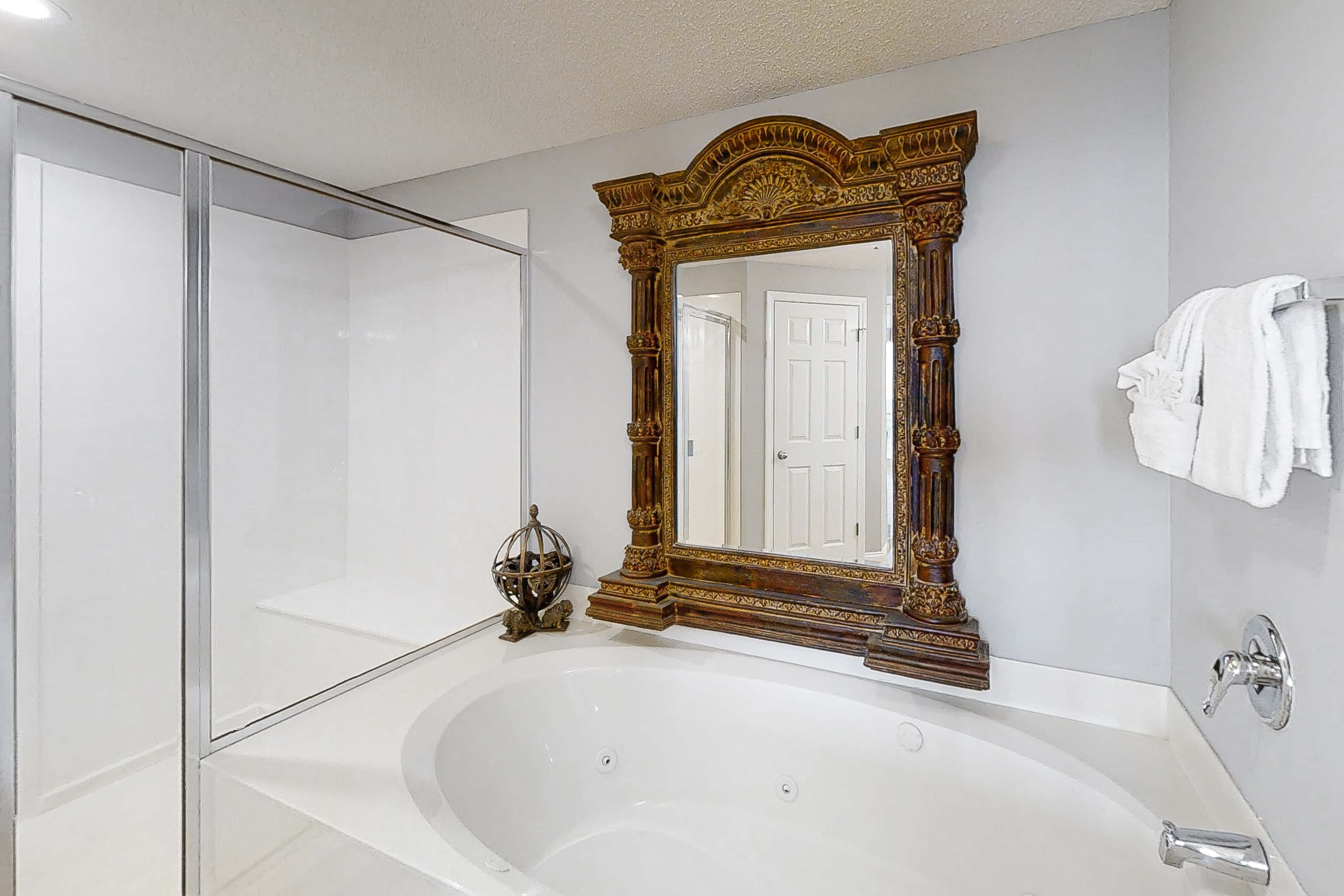 Fifth-Floor, Gulf-Front Condo with Balcony, Beach Access & Shared Pools, Hot Tub