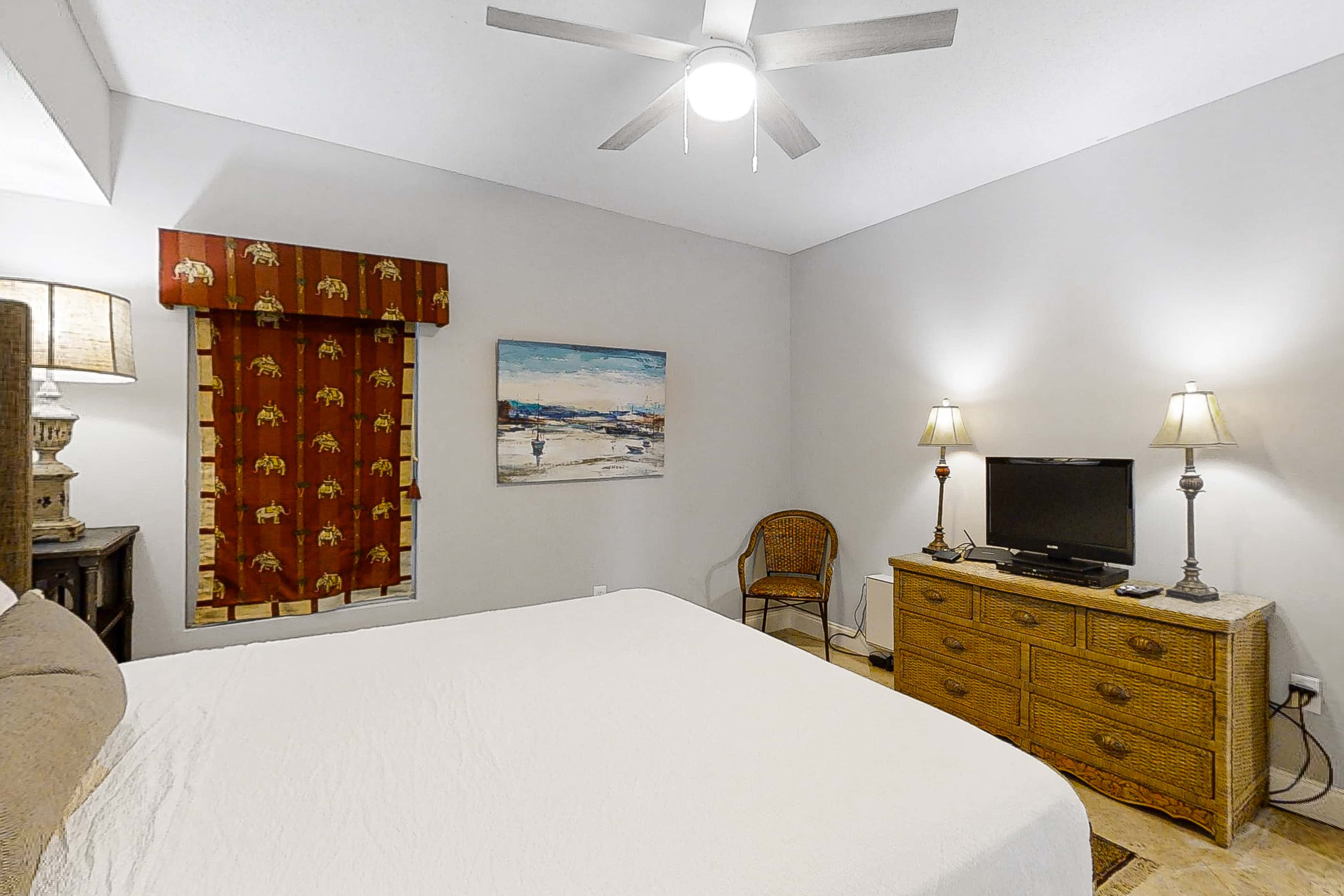Fifth-Floor, Gulf-Front Condo with Balcony, Beach Access & Shared Pools, Hot Tub