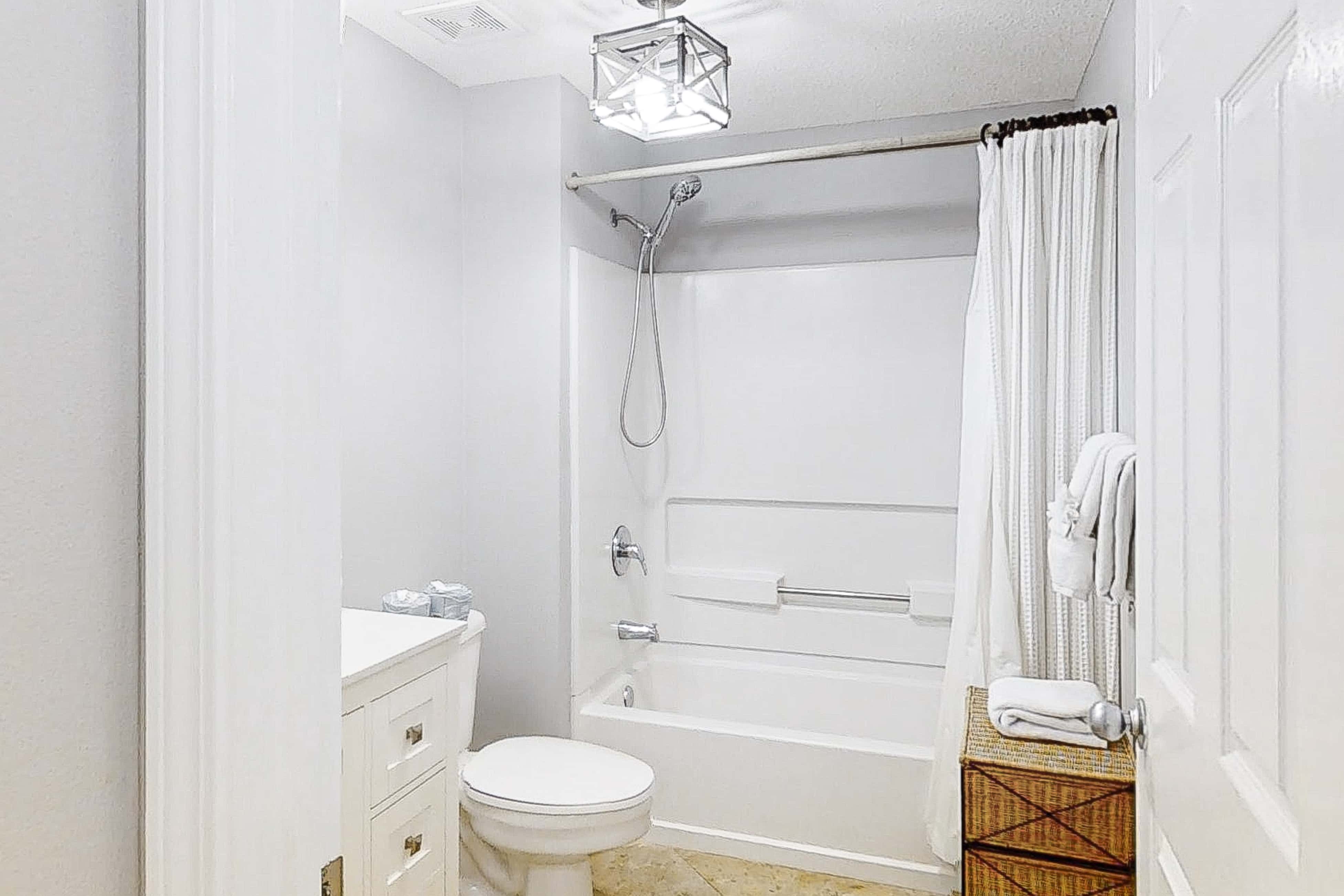 Fifth-Floor, Gulf-Front Condo with Balcony, Beach Access & Shared Pools, Hot Tub