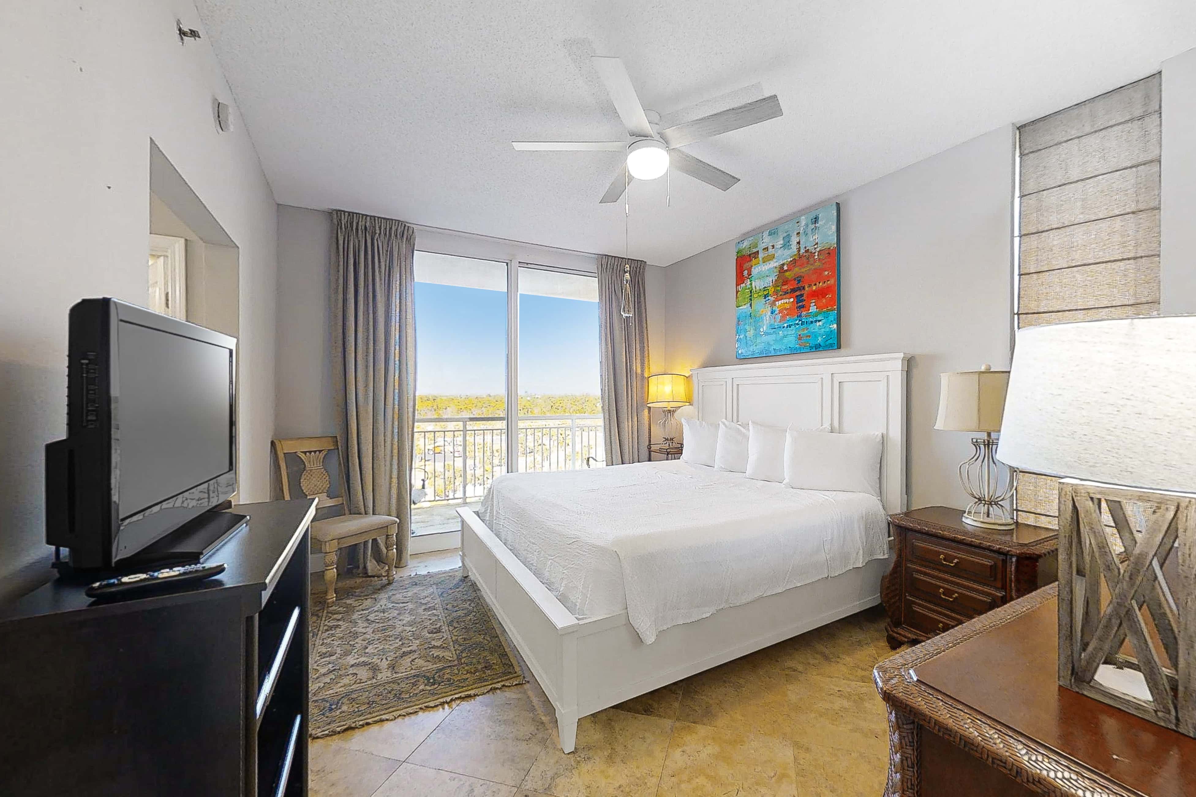 Fifth-Floor, Gulf-Front Condo with Balcony, Beach Access & Shared Pools, Hot Tub