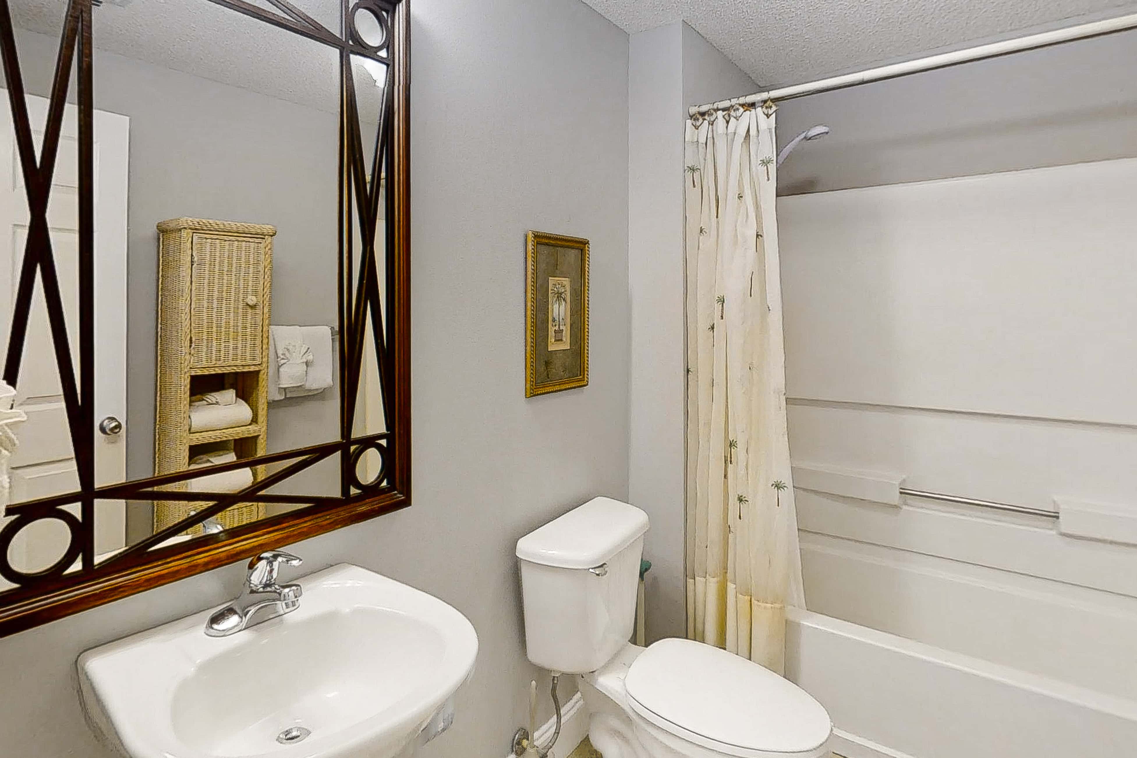 Fifth-Floor, Gulf-Front Condo with Balcony, Beach Access & Shared Pools, Hot Tub