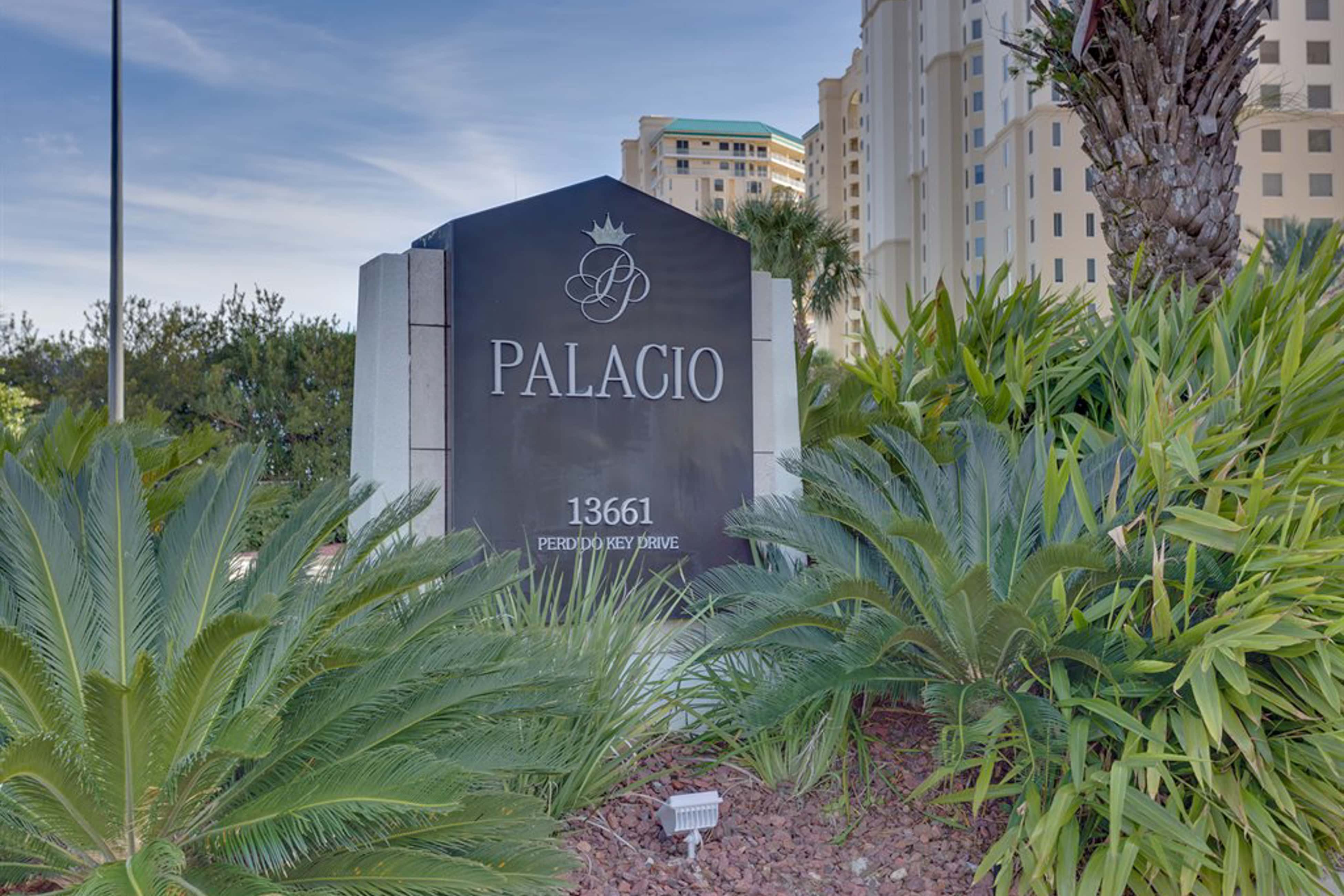 Fifth-Floor, Gulf-Front Condo with Balcony, Beach Access & Shared Pools, Hot Tub